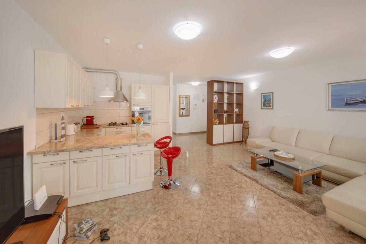 Apartment Sveti Ivan Sutivan Eksteriør bilde